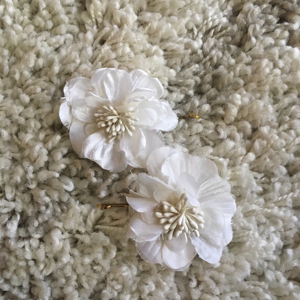H&M white Flower Bobby Pin Hair accessories